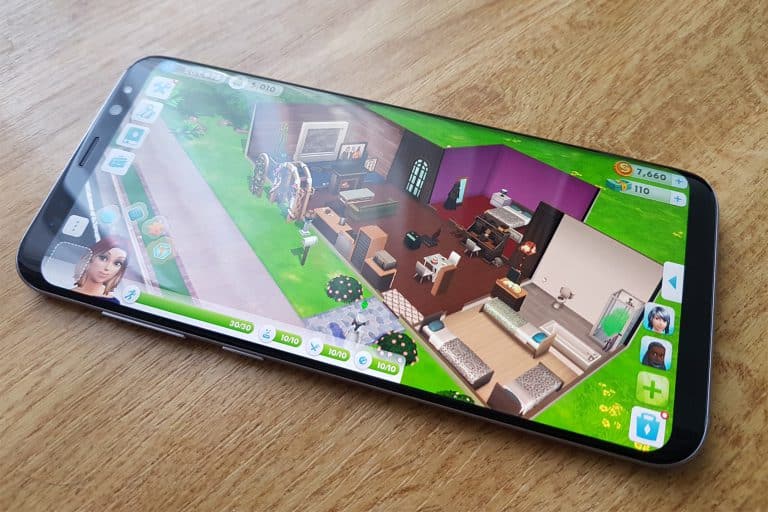 The Sims Mobile now fully supports 18:5:9 screen aspect ratio phones!