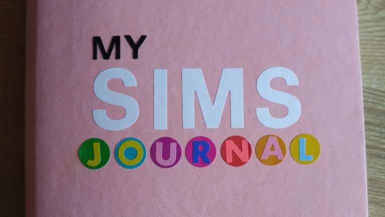 Meet Evelien – A Simmer who runs her own Sims Journal