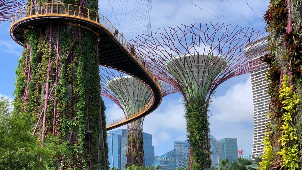 Build to Bloom: The Sims 4 Solarpunk Architecture 5 3 tall buildings with plants on the neck that spread out