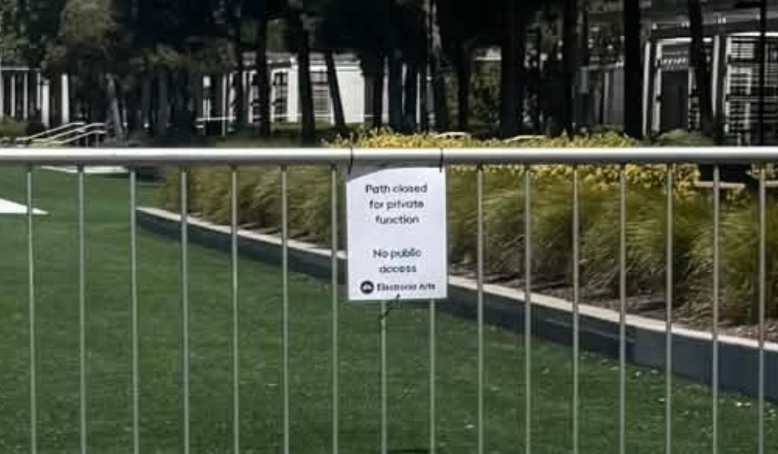 EA Games levanta barricadas em sua sede para barrar protesto de fãs contra a sua venda 14 Screenshot 2026 05 11 at 15.35.12